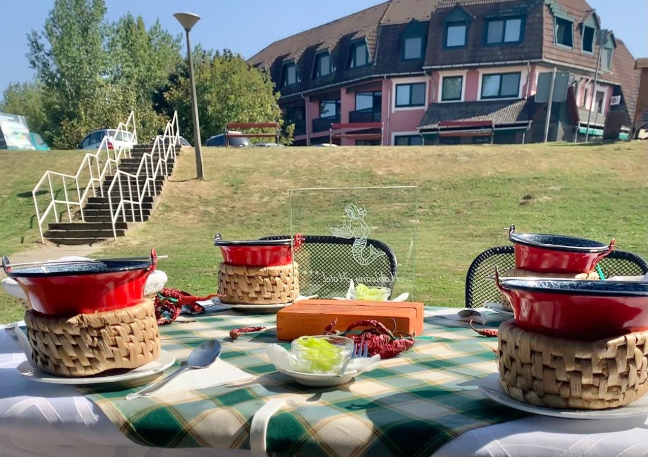 Hableany Hotel Tiszafüred Exteriör bild