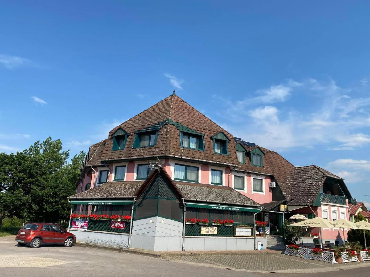 Hableany Hotel Tiszafüred Exteriör bild