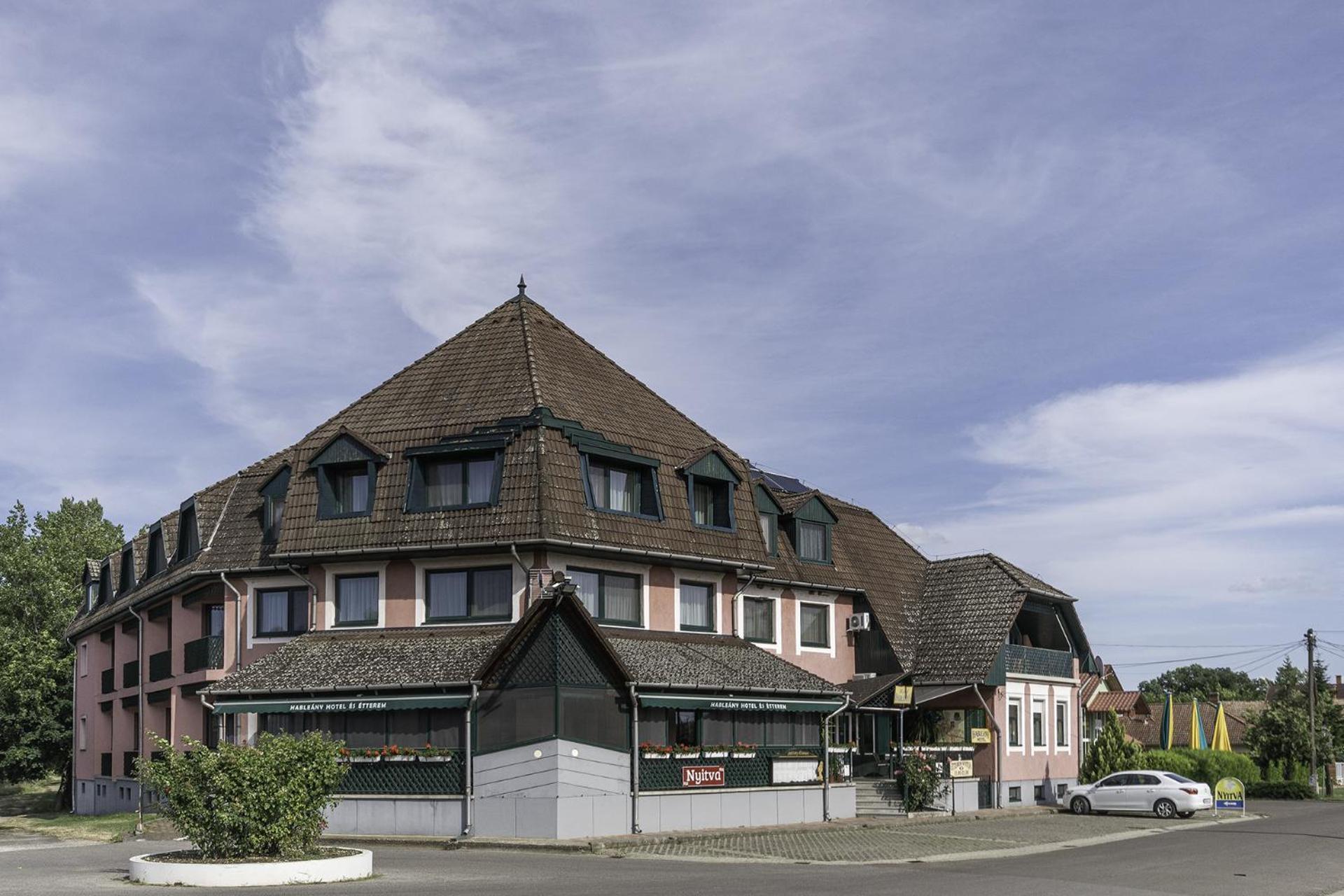 Hableany Hotel Tiszafüred Exteriör bild